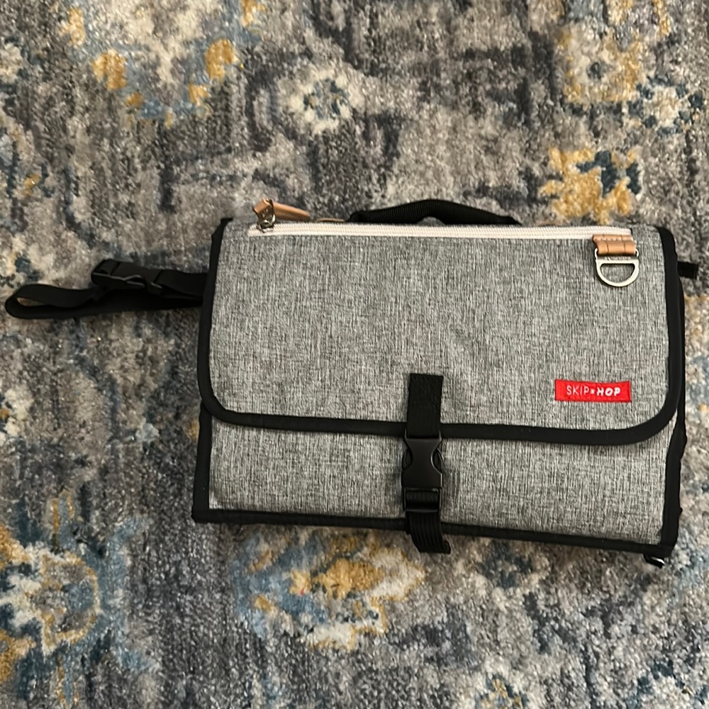 Skip-hop Pronto Signature Changing Station